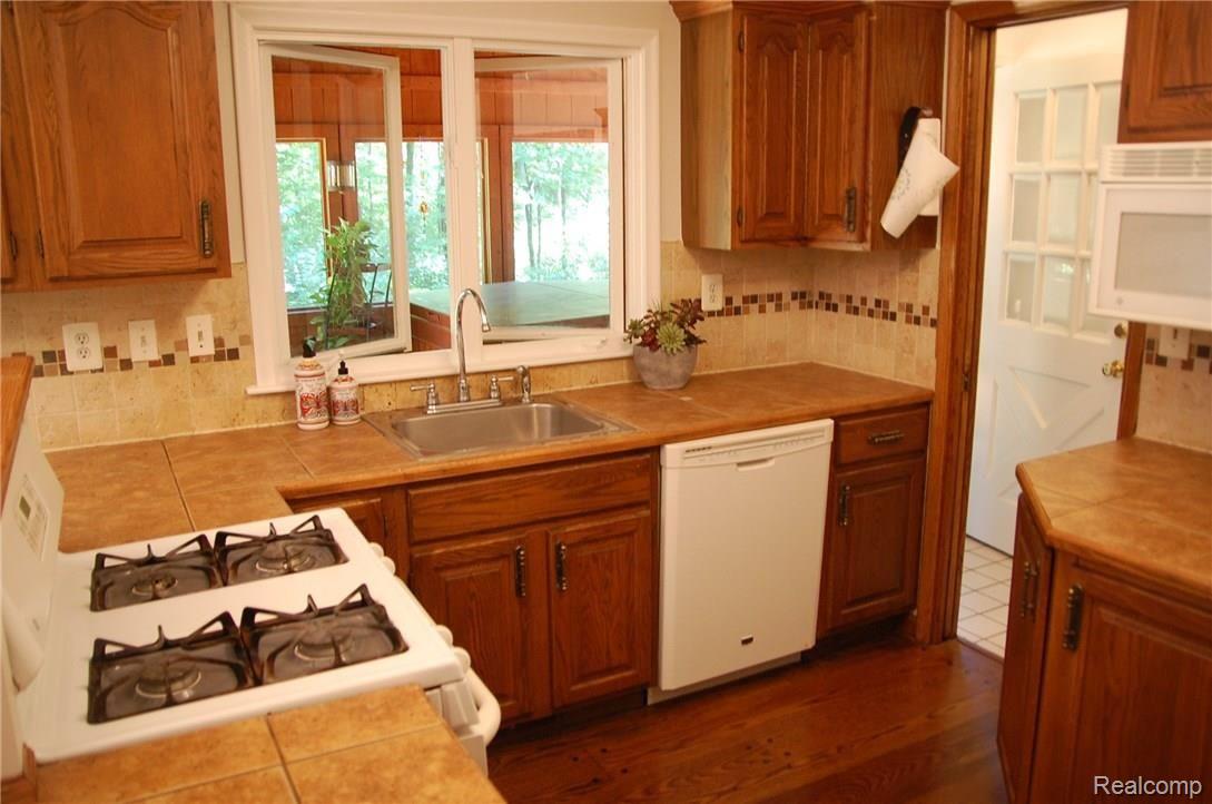 7694 Clintonville Road Clarkston, MI 48348 - Photo 10 of 51 DSC_0924.JPG
