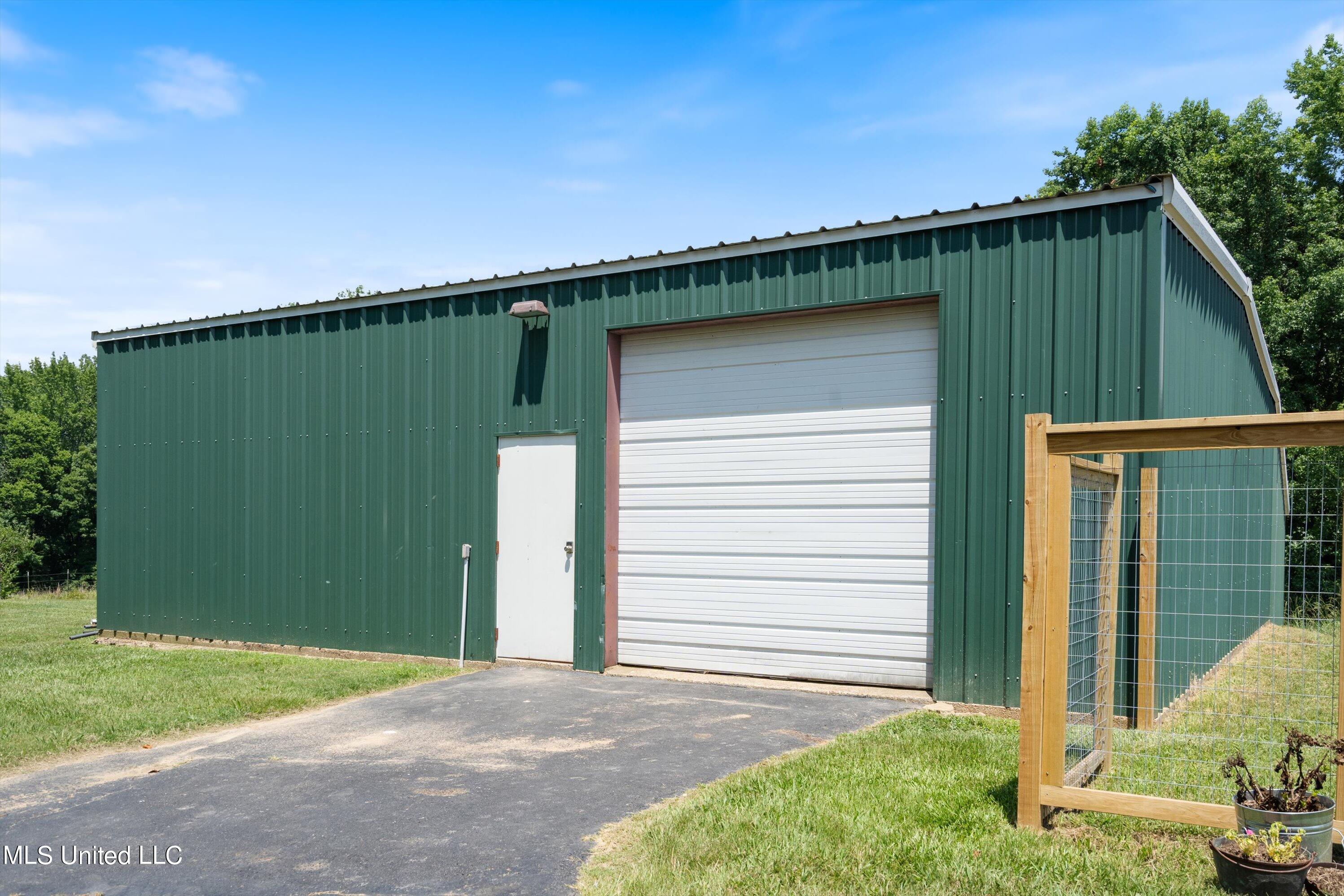 33-Shop Exterior