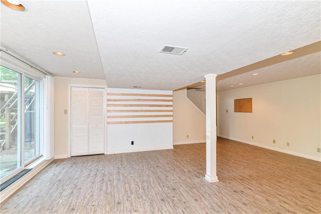 8633 Fox Ridge Lane Indianapolis, IN 46256 - Photo 26 of 34 Gallery Image 26