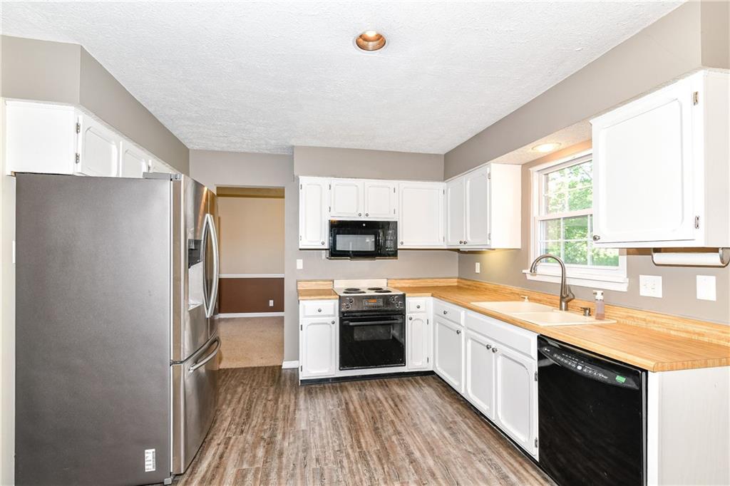 8633 Fox Ridge Lane Indianapolis, IN 46256 - Photo 8 of 34 Gallery Image 8