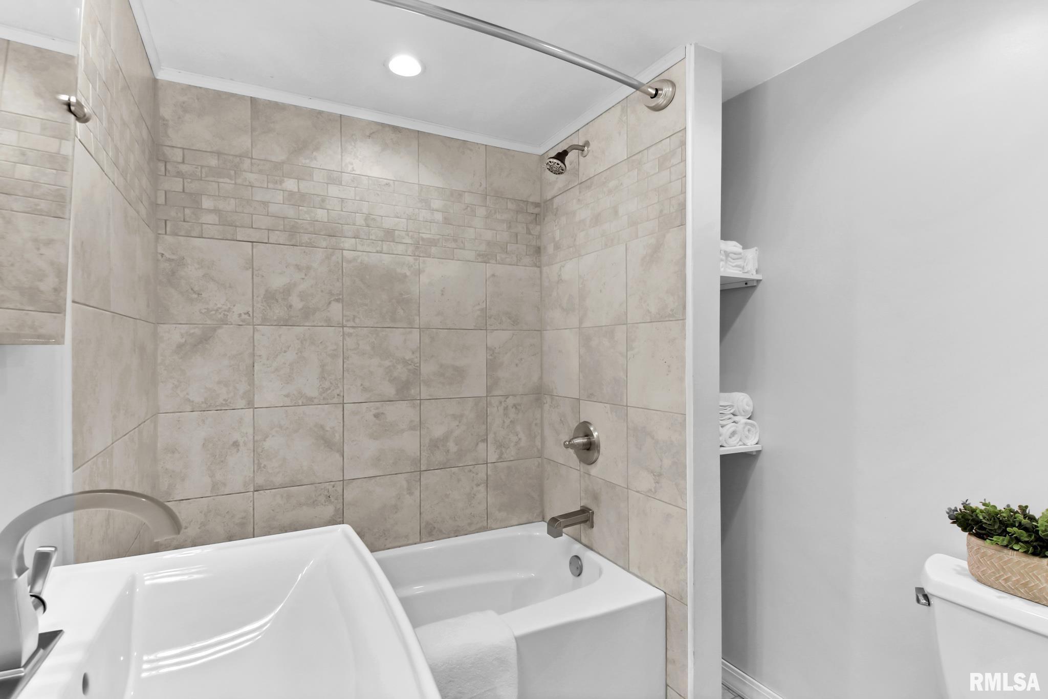 113 Sherwood Park Road Washington, IL 61571 - Photo 24 of 36 Gallery Image 24