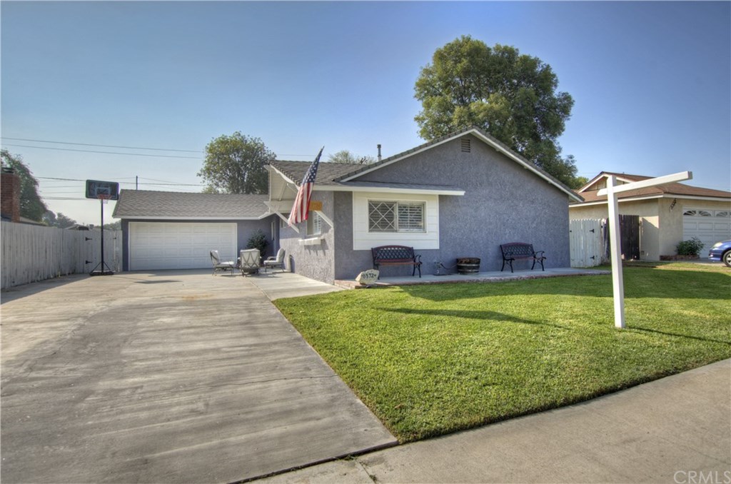 8372 Raintree Avenue Riverside, CA 92504 - Photo 2 of 35