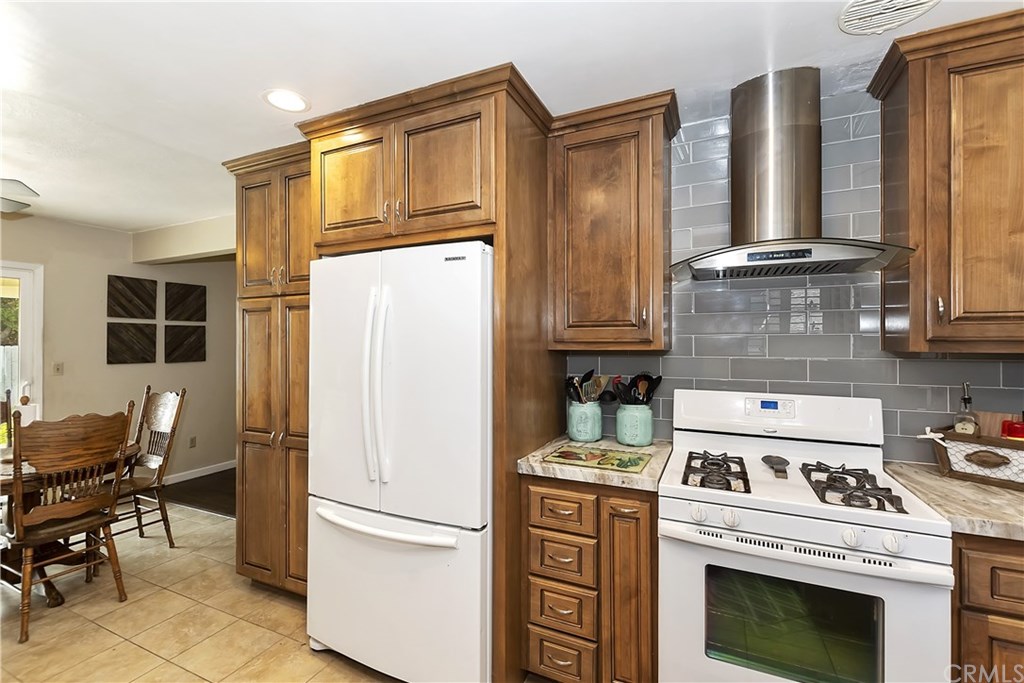 8372 Raintree Avenue Riverside, CA 92504 - Photo 12 of 35