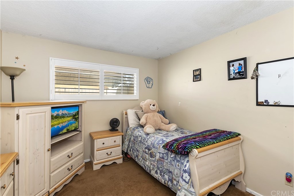 8372 Raintree Avenue Riverside, CA 92504 - Photo 13 of 35
