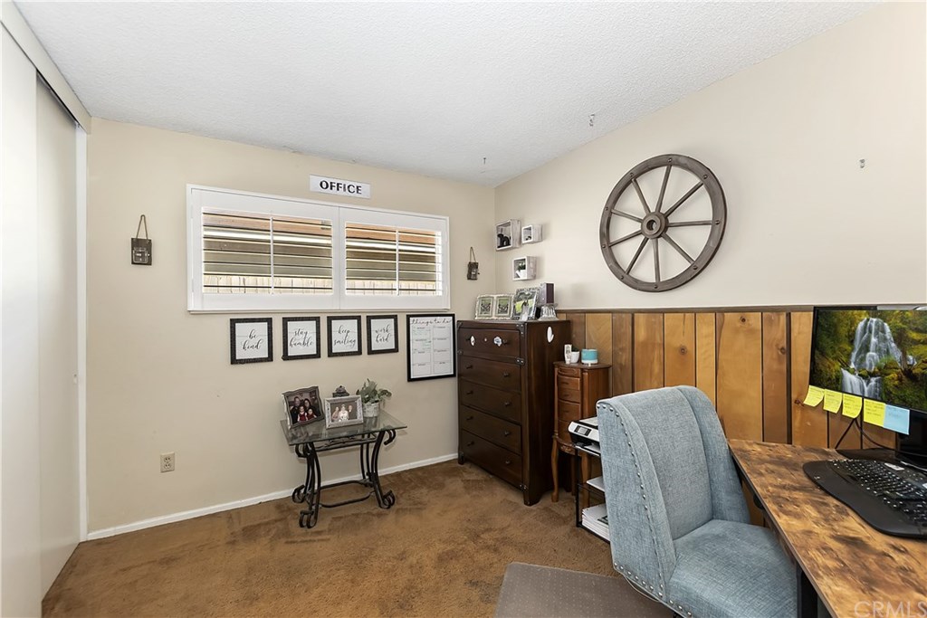 8372 Raintree Avenue Riverside, CA 92504 - Photo 14 of 35