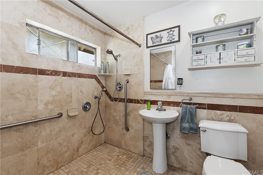 8372 Raintree Avenue Riverside, CA 92504 - Photo 20 of 35