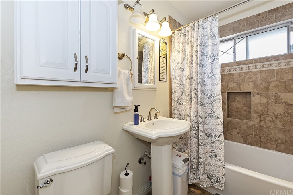 8372 Raintree Avenue Riverside, CA 92504 - Photo 23 of 35