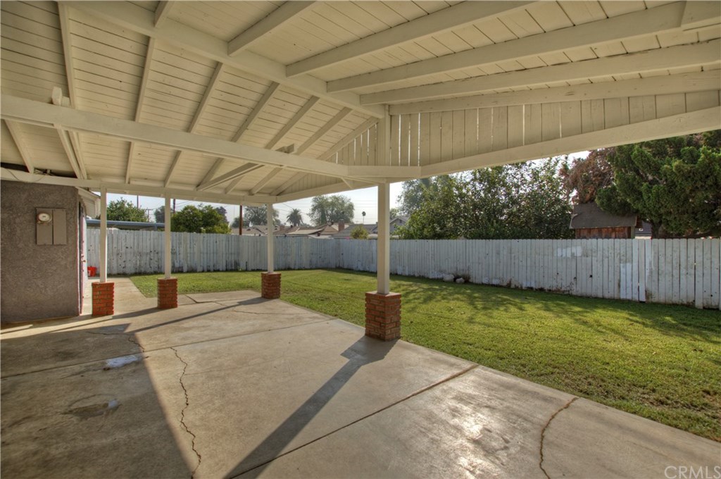 8372 Raintree Avenue Riverside, CA 92504 - Photo 26 of 35