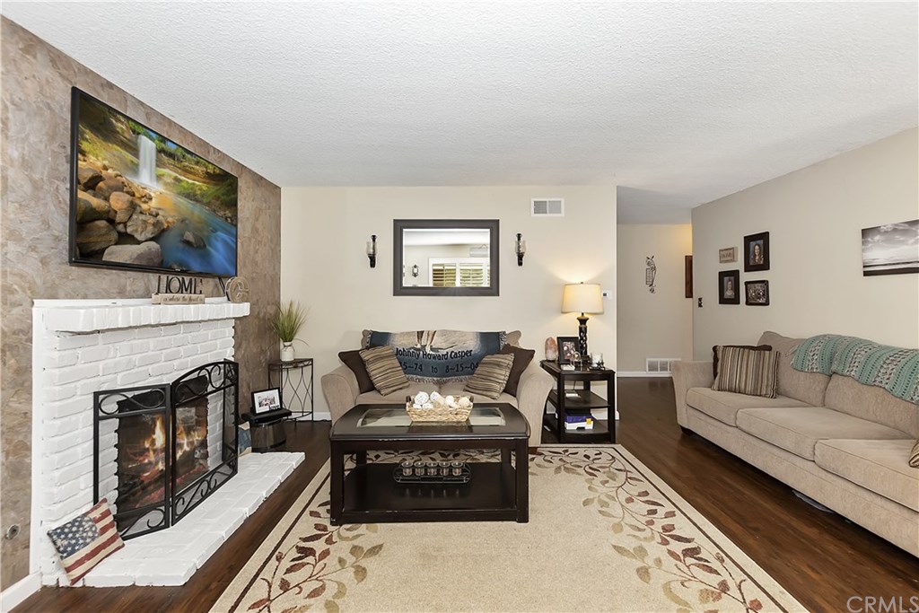 8372 Raintree Avenue Riverside, CA 92504 - Photo 4 of 35