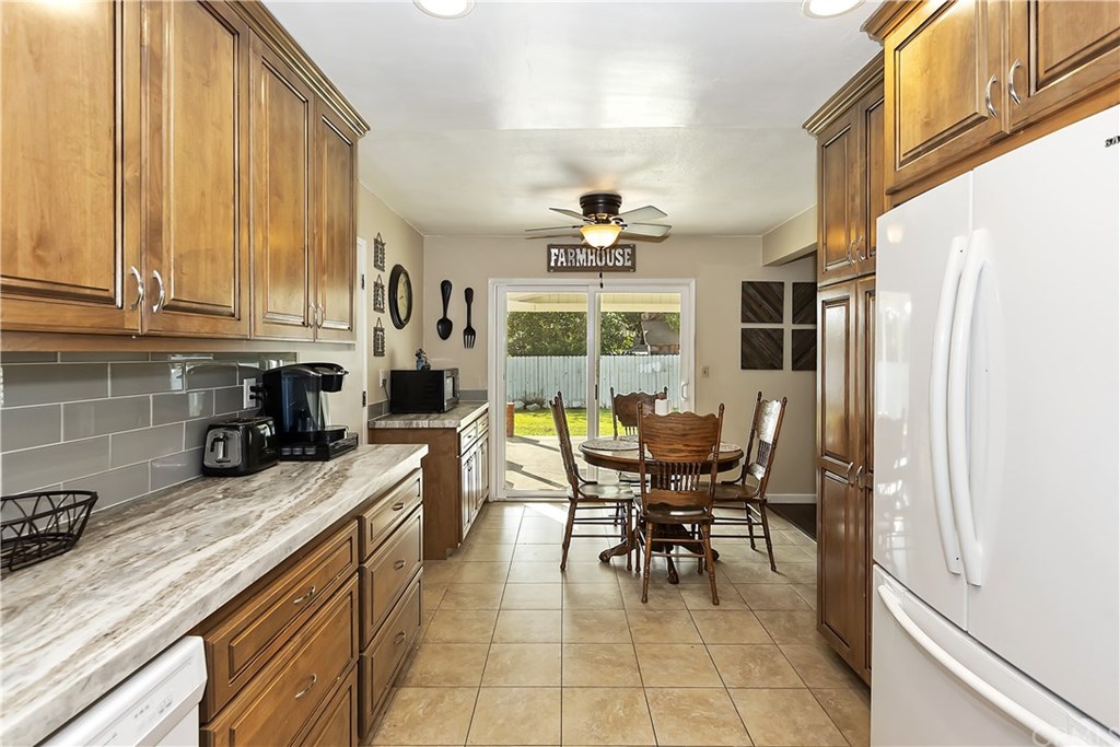 8372 Raintree Avenue Riverside, CA 92504 - Photo 7 of 35
