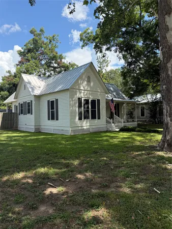 $2,900 | 408 Short Street, Smithville, TX 78957
