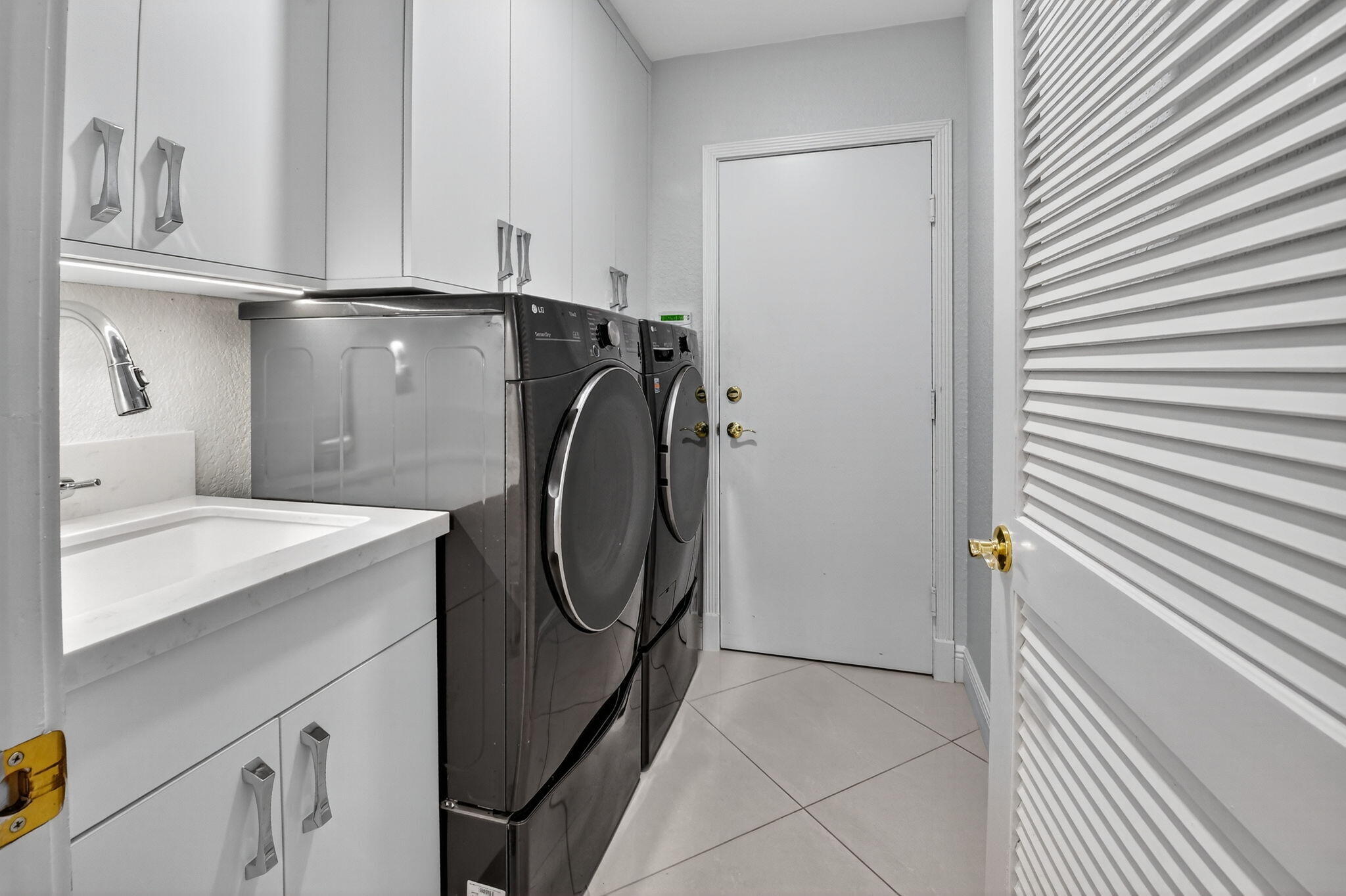 6535 Somerset Circle Boca Raton, FL 33496 - Photo 26 of 59 a utility room with cabinets