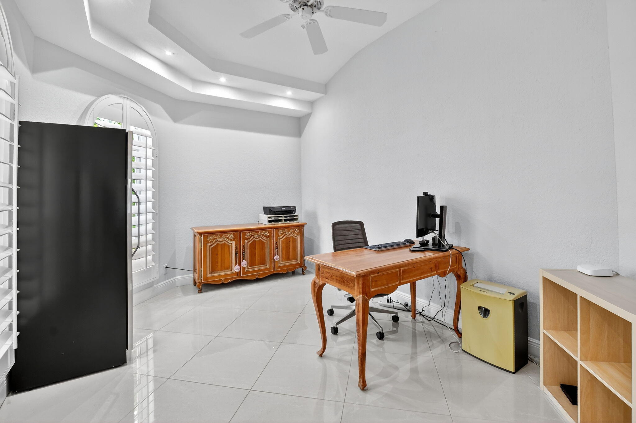 6535 Somerset Circle Boca Raton, FL 33496 - Photo 36 of 59 a living room with furniture and a flat screen tv