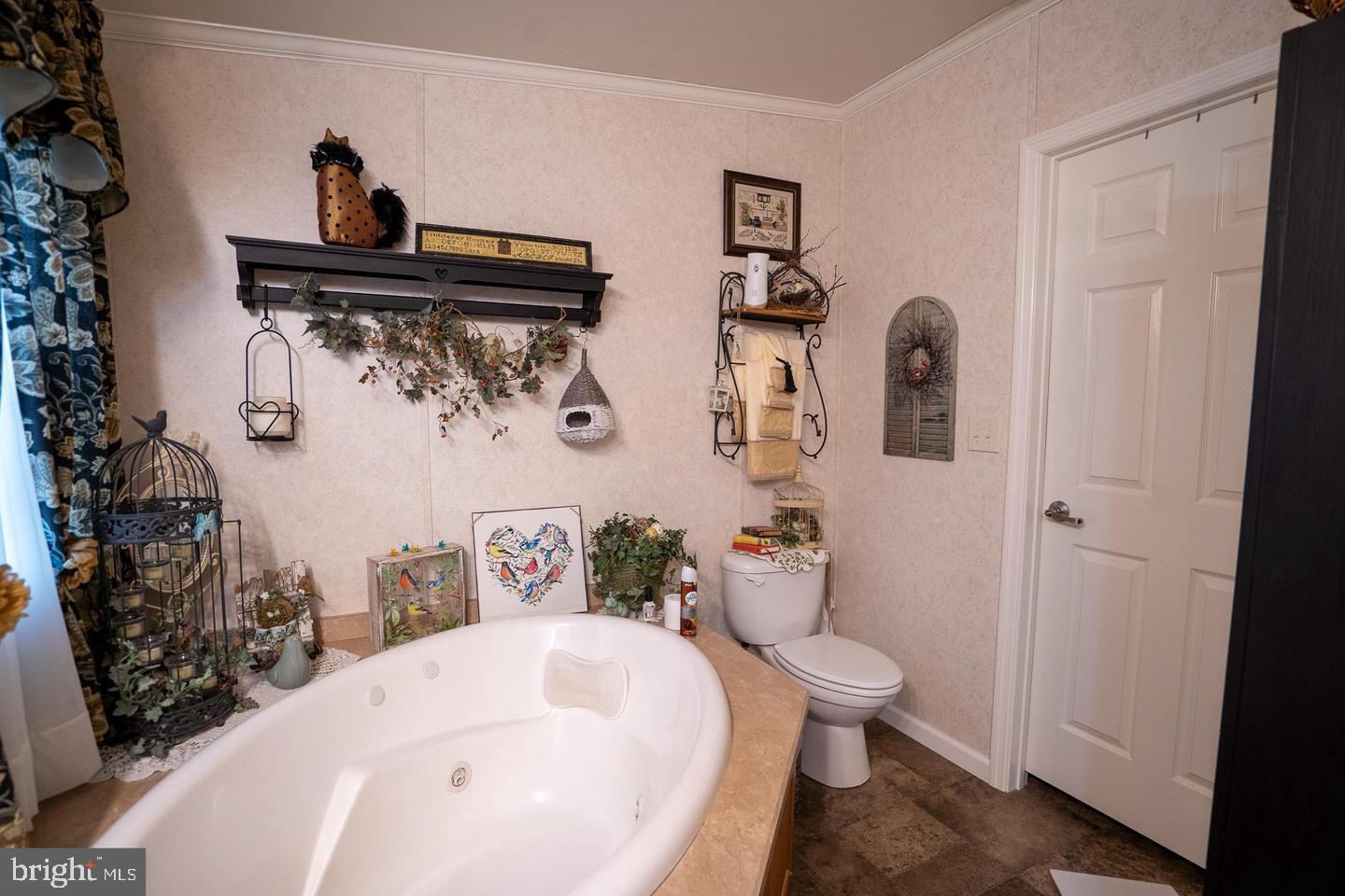 133 Ridgewood Manor Manheim, PA 17545 - Photo 37 of 38 a bathroom with a bathtub sink and toilet