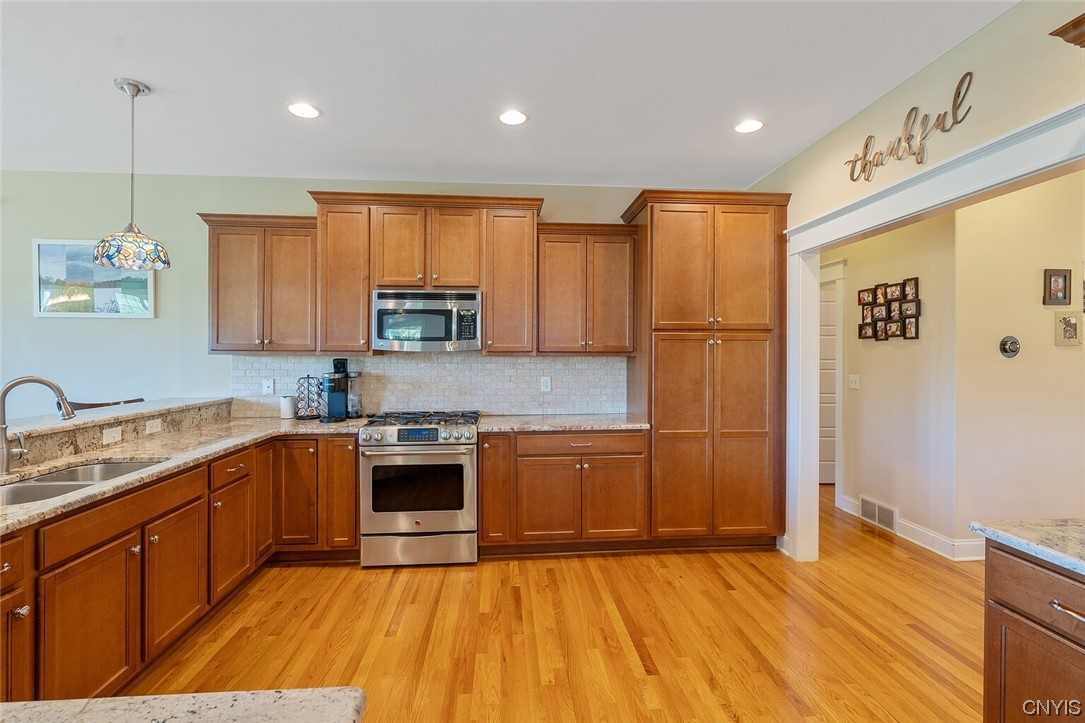 3443 Long Shadow Drive Lysander, NY 13027 - Photo 20 of 49 5 burner gas range with all stainless steel applia