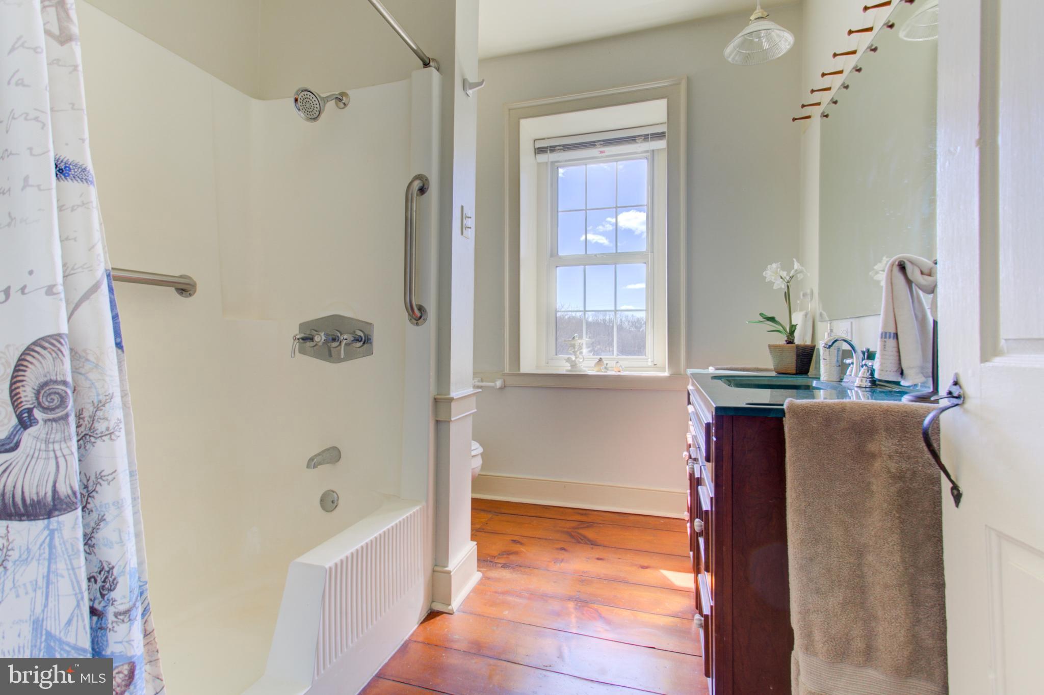 503 Big Spring Road New Cumberland, PA 17070 - Photo 19 of 56 2nd Floor Bath