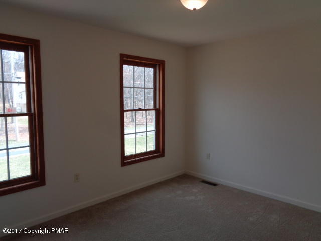 2135 Fox Road Bushkill, PA 18324 - Photo 18 of 22 BEDROOM4