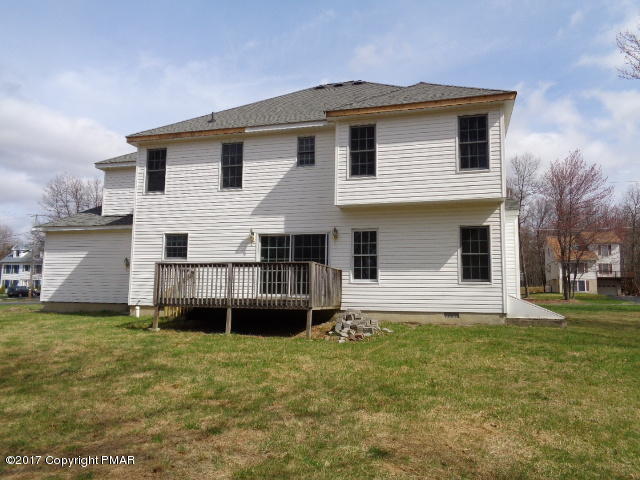 2135 Fox Road Bushkill, PA 18324 - Photo 4 of 22 BACK