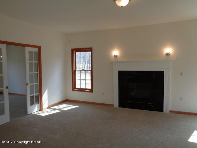 2135 Fox Road Bushkill, PA 18324 - Photo 6 of 22 FAMILY