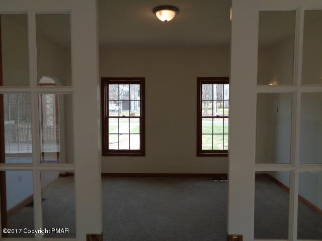 2135 Fox Road Bushkill, PA 18324 - Photo 7 of 22 LIVING