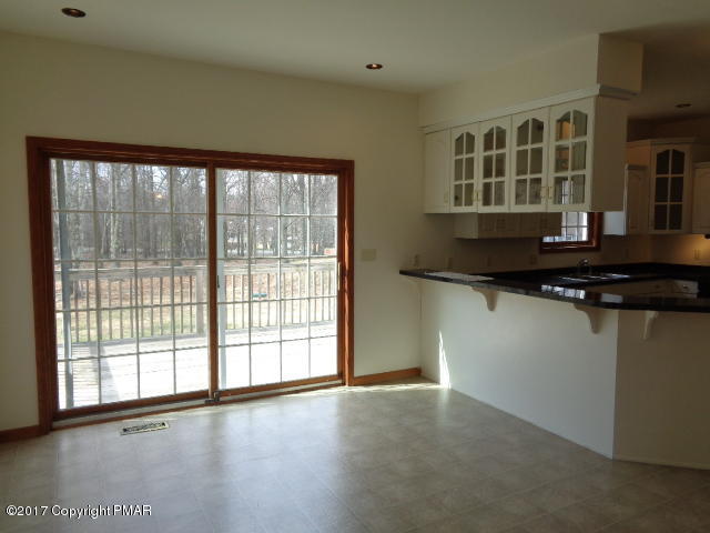 2135 Fox Road Bushkill, PA 18324 - Photo 9 of 22 EAT IN KITCHEN