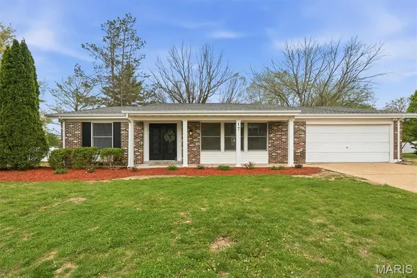 $379,900 | 17 Atwood Drive, St. Peters, MO 63376