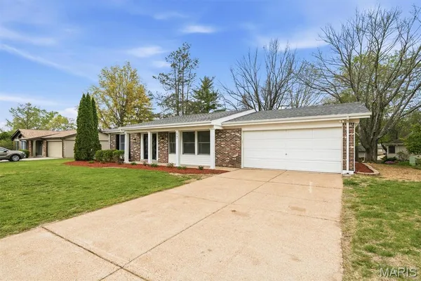 $379,900 | 17 Atwood Drive, St. Peters, MO 63376