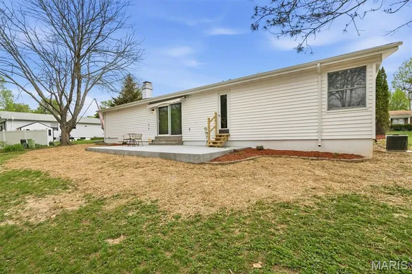 $379,900 | 17 Atwood Drive, St. Peters, MO 63376