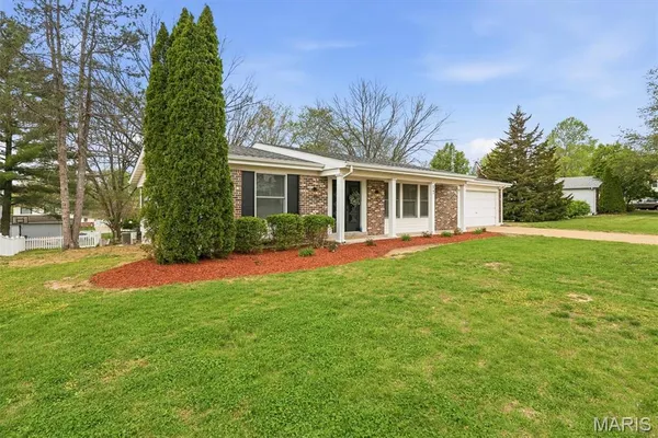 $379,900 | 17 Atwood Drive, St. Peters, MO 63376