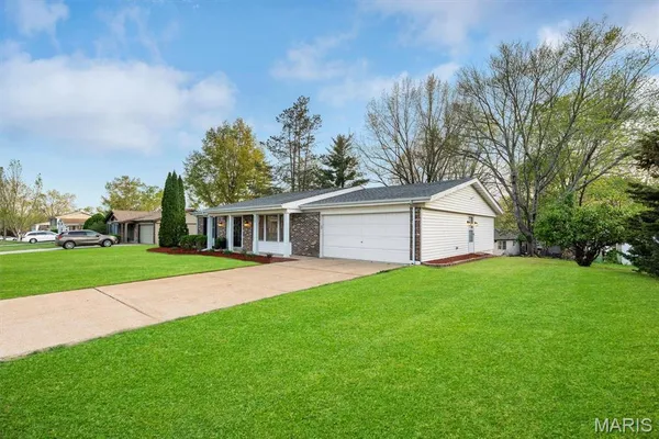$379,900 | 17 Atwood Drive, St. Peters, MO 63376