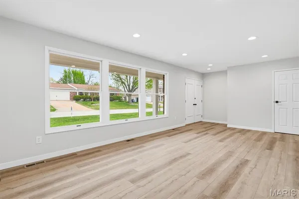 $379,900 | 17 Atwood Drive, St. Peters, MO 63376