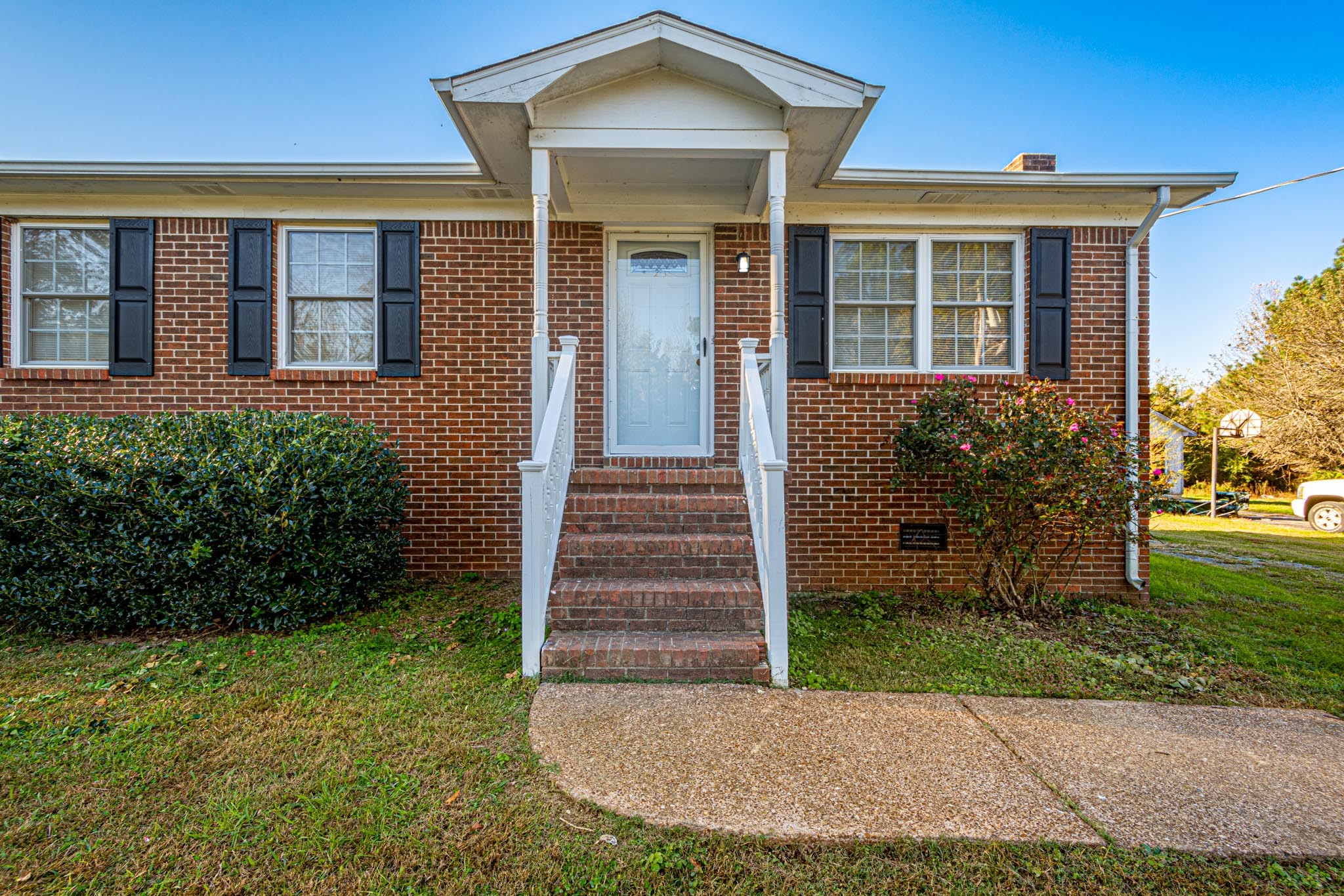 2294 Oak Grove Road Goodspring, TN 38460 - Photo 2 of 40 front view of a house with a yard