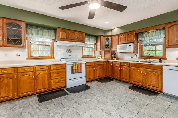 $389,000 | 18199 Pittsburg Road, Johnston City, IL 62951
