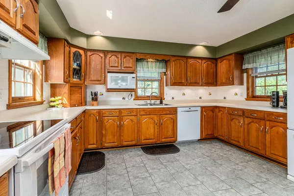 $389,000 | 18199 Pittsburg Road, Johnston City, IL 62951