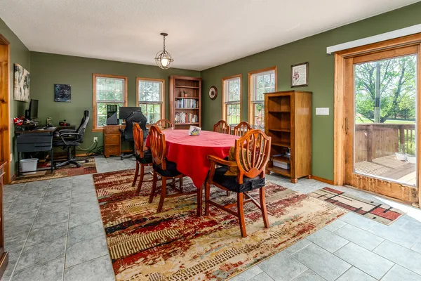$389,000 | 18199 Pittsburg Road, Johnston City, IL 62951