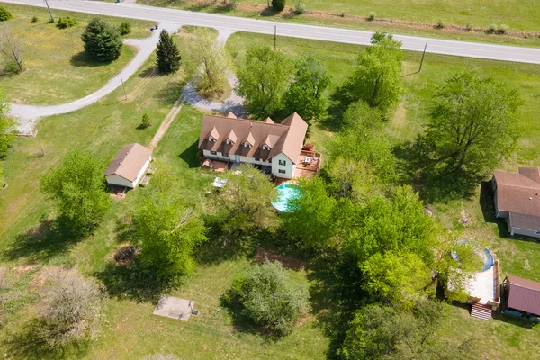 $389,000 | 18199 Pittsburg Road, Johnston City, IL 62951
