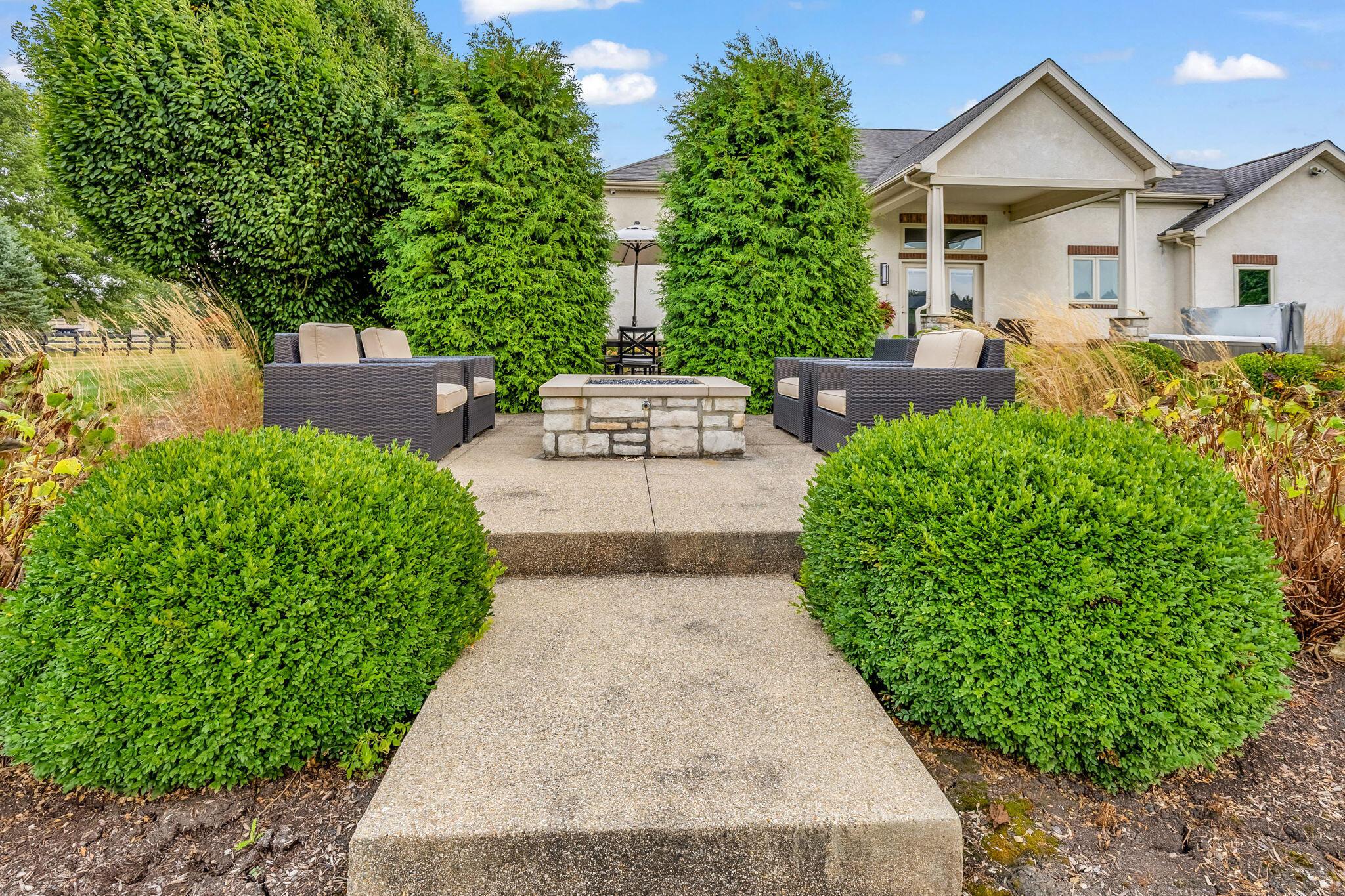 100 Fitzwilliam Road Johnstown, OH 43031 - Photo 41 of 53 Patio