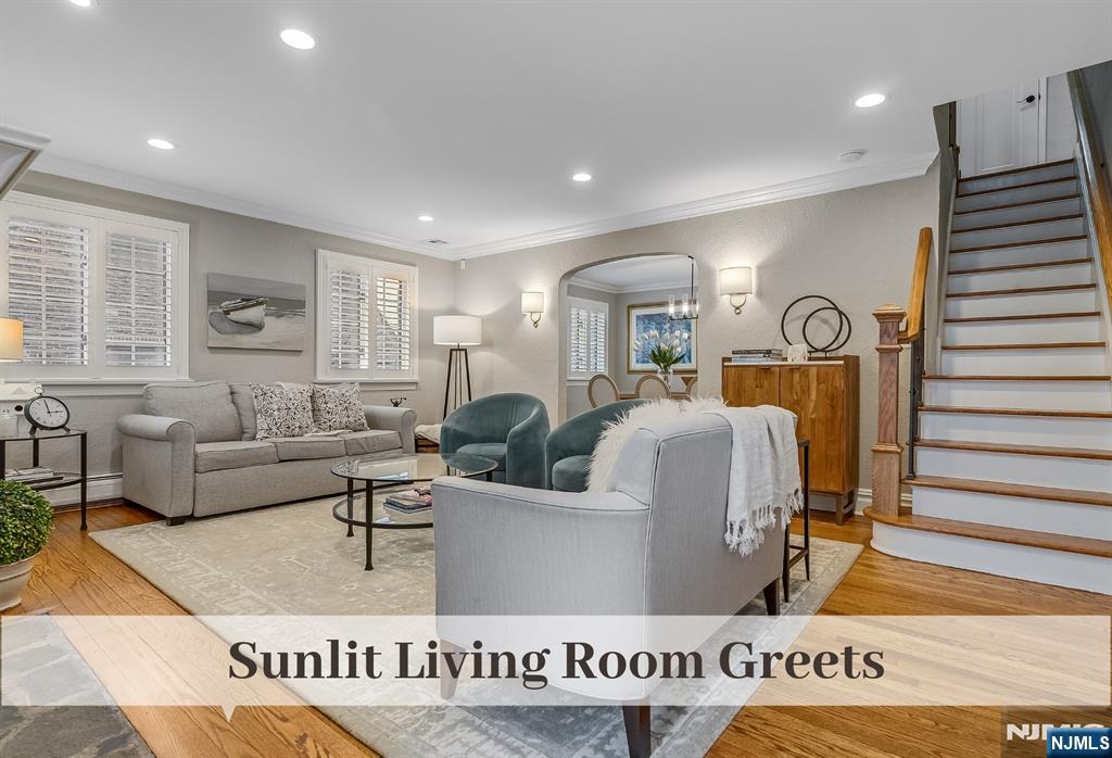 446 Upper Boulevard Ridgewood, NJ 07450 - Photo 4 of 48 a living room with furniture