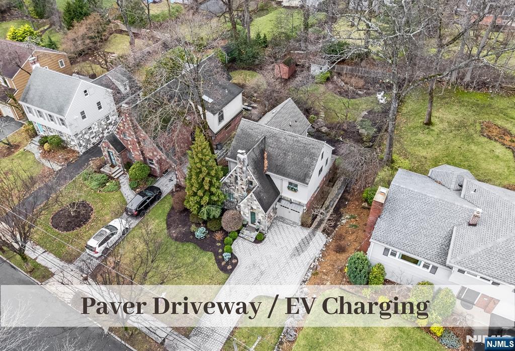 446 Upper Boulevard Ridgewood, NJ 07450 - Photo 42 of 48 an aerial view of a garden