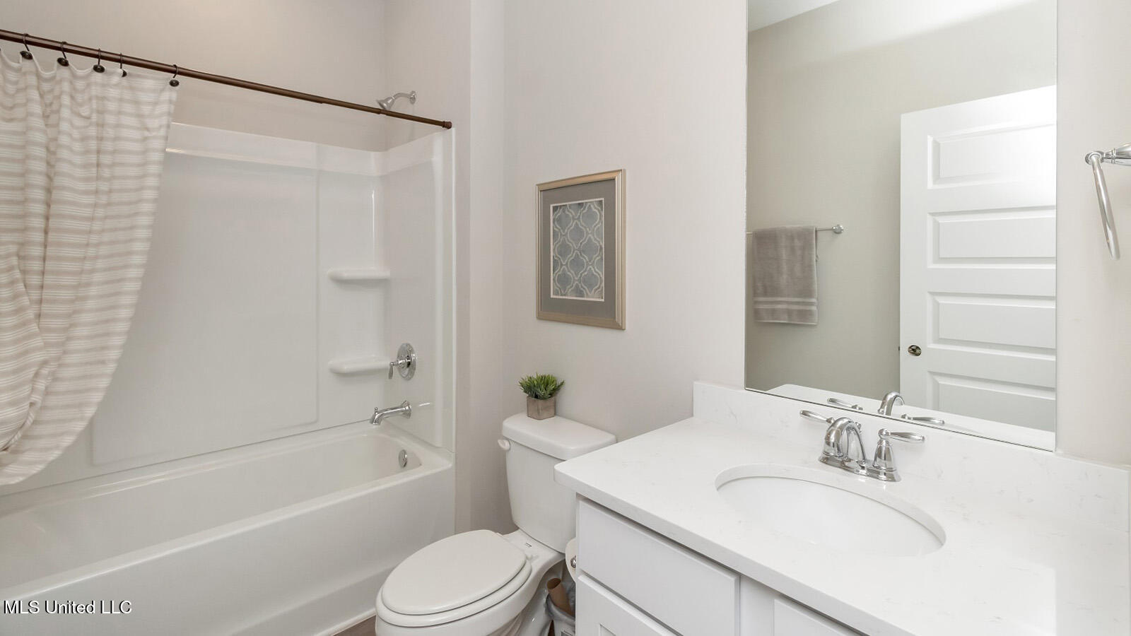 15965 Blue Rdg Drive Gulfport, MS 39503 - Photo 23 of 32 Bathroom