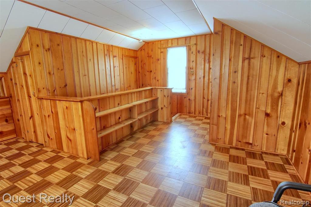 2132 Hampton Road Grosse Pointe Woods, MI 48236 - Photo 14 of 29