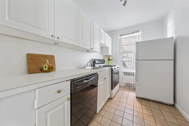 $620,000 | 330-340 Haven Avenue, Unit 4G | Hudson Heights