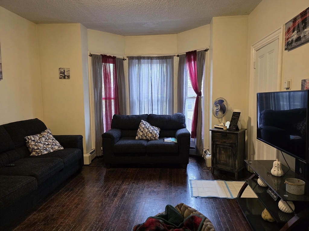 4 Home Street Worcester, MA 01609 - Photo 8 of 20