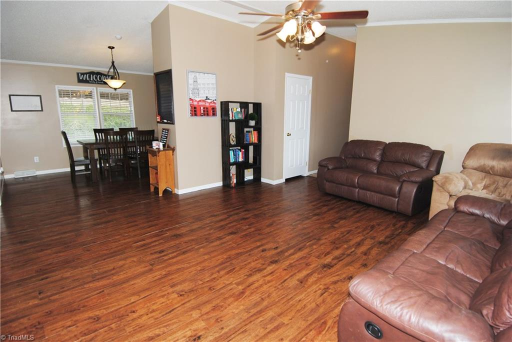 1048 Creekside Way Road Pinnacle, NC 27043 - Photo 3 of 24