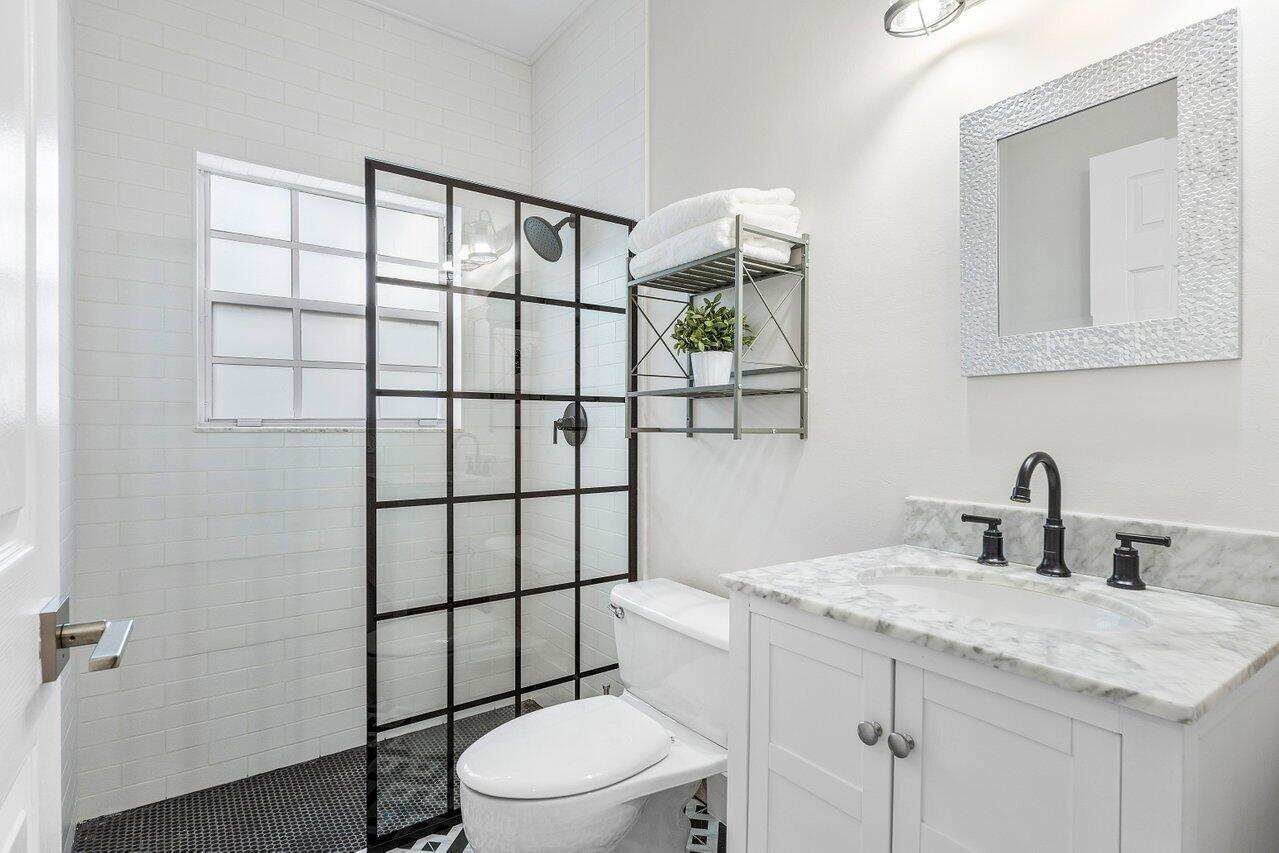 200 Northeast 2nd Street Boca Raton, FL 33432 - Photo 24 of 42 Guest Bathroom