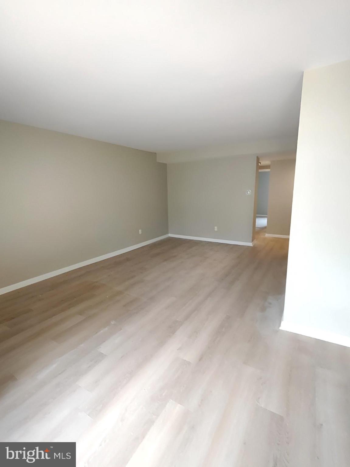 2 Cross Keys Road, Unit 2D Baltimore, MD 21210 - Photo 8 of 21 LIVING ROOM