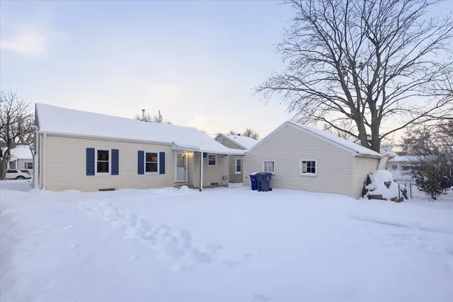 $284,900 | 511 Jackson Street, Little Chute, WI 54140
