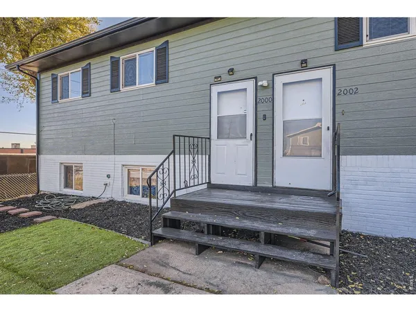 a view of house with backyard