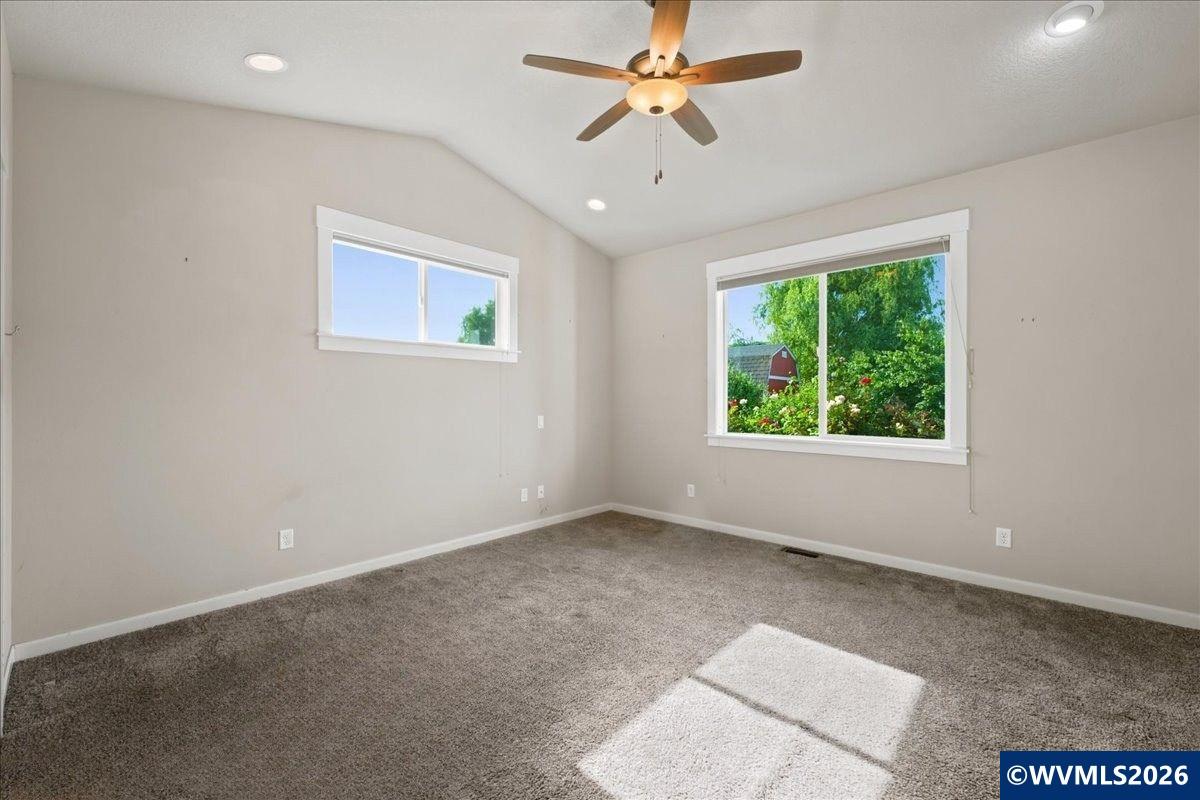 2020 Northeast Evergreen Avenue Albany, OR 97321 - Photo 20 of 29