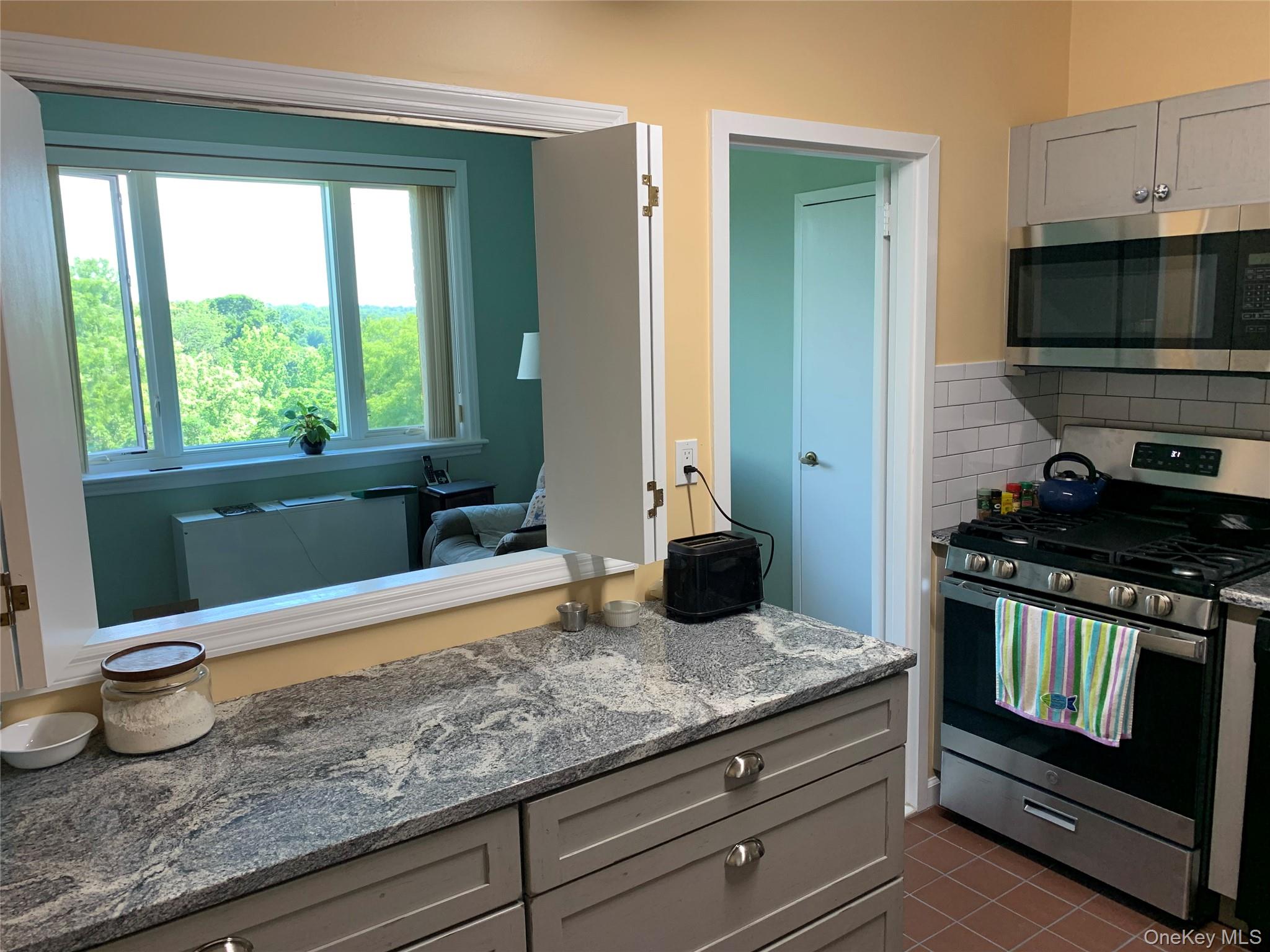 16 Rockledge Avenue, Unit 5L2 Ossining, NY 10562 - Photo 11 of 33 a kitchen with sink and stove